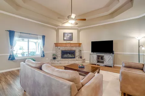 Living - 515 Morrow Rd, Springtown, TX 76082 photo 2 of 3