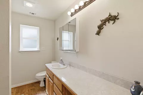Bath - 301 Rhoades Ln, Springtown, TX 76082 photo 5 of 6