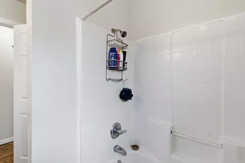 Bath - 301 Rhoades Ln, Springtown, TX 76082 photo 6 of 6