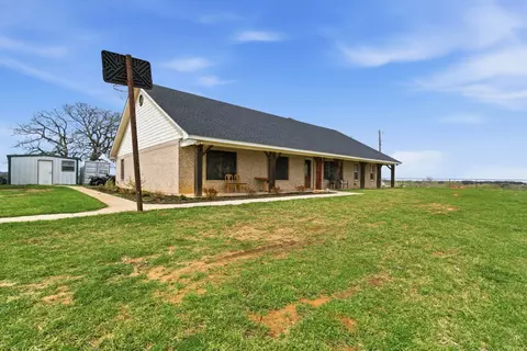 Exterior - 301 Rhoades Ln, Springtown, TX 76082 photo 2 of 4