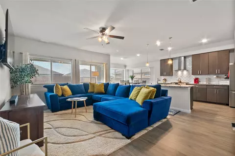 1216 Coyote Rdg, Aubrey, TX 76227