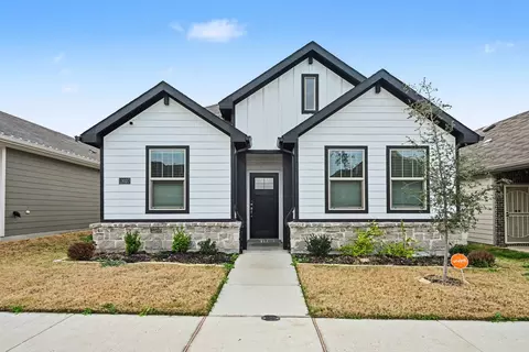 11037 Firebrush Ln, Fort Worth, TX 76108