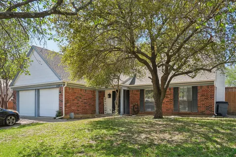 2307 Harrington Ct, Euless, TX 76039