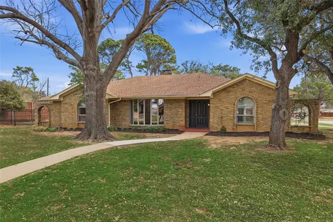 401 Monti Dr, Lewisville, TX 75057