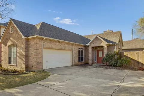 Exterior - 403 Hideaway Ct, Euless, TX 76039 photo 2 of 3