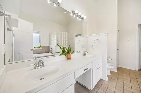 Bath - 403 Hideaway Ct, Euless, TX 76039 photo 2 of 3