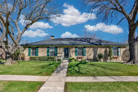 2005 Brentwood St, Gainesville, TX 76240