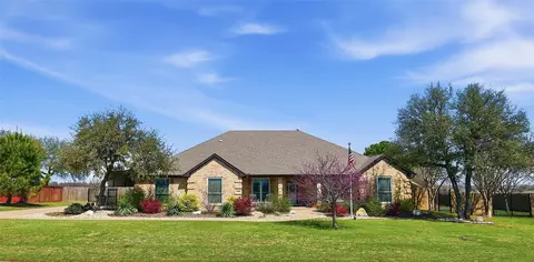2515 Lakeshore Dr, Cleburne, TX 76033