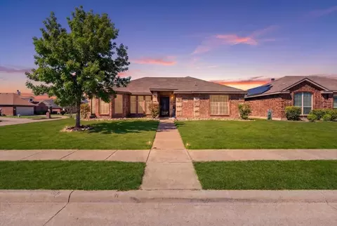 2001 Woodmere Dr, Lancaster, TX 75134