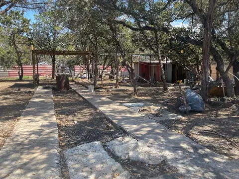 415 Canyon Lake Dr, Bandera, TX 78003