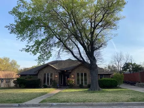 2013 Hazelwood Dr, Grand Prairie, TX 75050