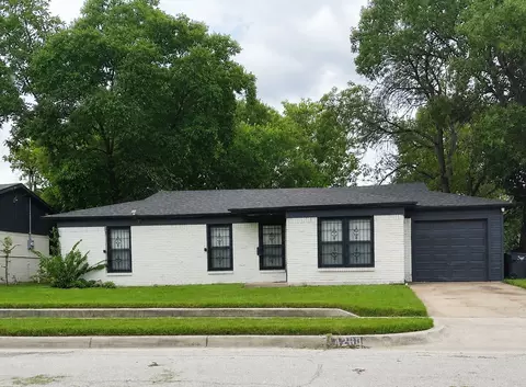 4200 Pate Dr, Fort Worth, TX 76119