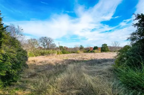 910 N Prairie Creek Rd, Dallas, TX 75217