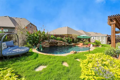 462 Wintergreen Dr, Waxahachie, TX 75165