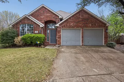 8001 Peony Ct, Fort Worth, TX 76123