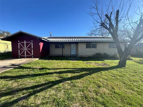 6909 Forbess Dr, Brownwood, TX 76801