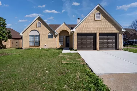 6111 Maple Leaf Dr, Arlington, TX 76017