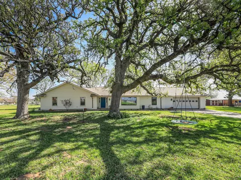 62 Sanders Rd, Whitesboro, TX 76273