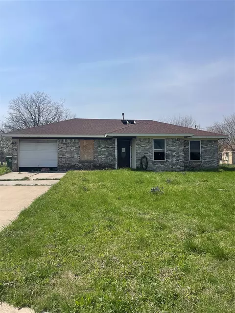 403 S 1st St, Sanger, TX 76266