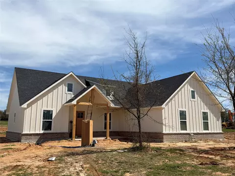 121 Graystone, Weatherford, TX 76086