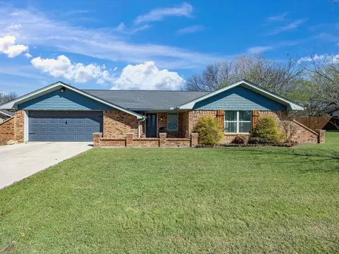 401 Brookhollow St, Decatur, TX 76234