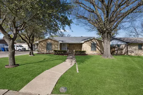831 Kelso Dr, Dallas, TX 75211