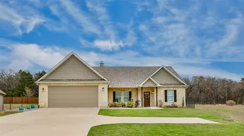 228 Colt Dr, Lake Kiowa, TX 76240