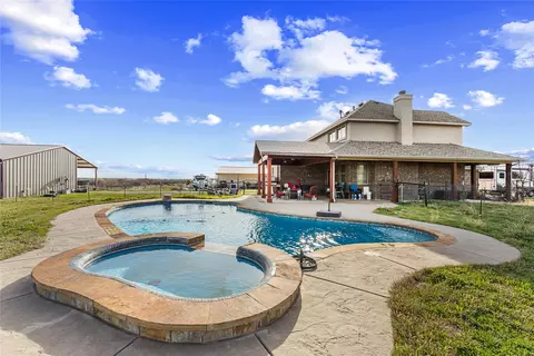 Exterior - 10550 Jackson Rd, Krum, TX 76249 photo 2 of 4