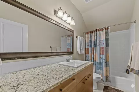 Bath - 10550 Jackson Rd, Krum, TX 76249 photo 3 of 3