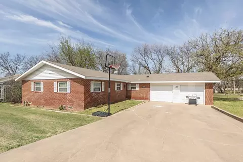 809 E Highway 82, Nocona, TX 76255