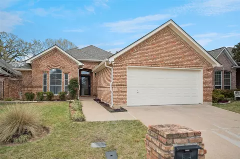 3216 Village Oak Dr, Arlington, TX 76017