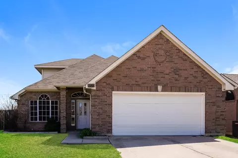 5720 Colorado Ct, Haltom City, TX 76137
