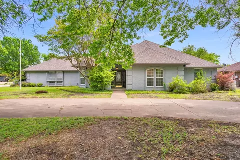 102 Vintage Dr, Waxahachie, TX 75165