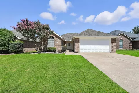 8016 Adcock Ct, Fort Worth, TX 76137