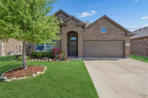 9220 Bronze Meadow Dr, Fort Worth, TX 76131