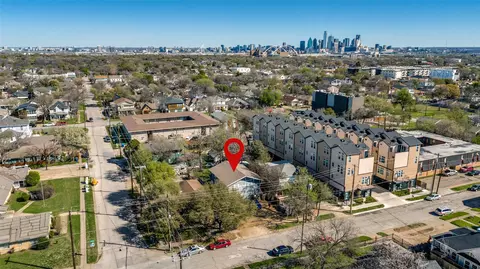 735 W 10th St, Dallas, TX 75208