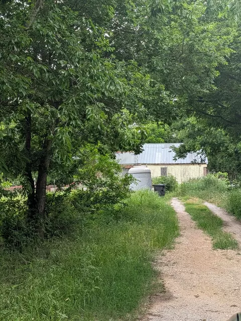 602 Avenue H, Blanket, TX 76432