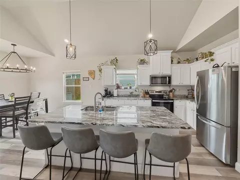 1406 Live Oak St, Sulphur Springs, TX 75482
