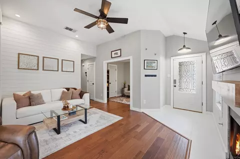 Entry Way - 1453 Hampton Rd, Grapevine, TX 76051 photo 3 of 3