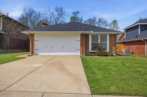 Exterior - 1453 Hampton Rd, Grapevine, TX 76051 photo 2 of 7