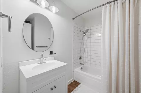 Bath - 1453 Hampton Rd, Grapevine, TX 76051 photo 2 of 2