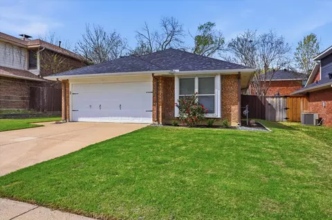 Exterior - 1453 Hampton Rd, Grapevine, TX 76051 photo 4 of 7