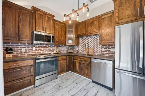 Kitchen - 1453 Hampton Rd, Grapevine, TX 76051 photo 1 of 2