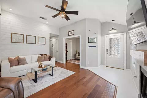 Entry Way - 1453 Hampton Rd, Grapevine, TX 76051 photo 1 of 3