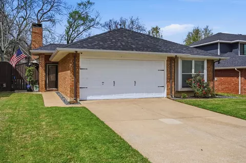 1453 Hampton Rd, Grapevine, TX 76051