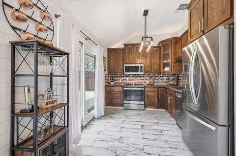 Kitchen - 1453 Hampton Rd, Grapevine, TX 76051 photo 2 of 2