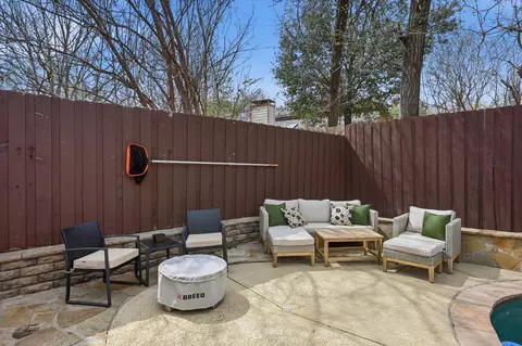 Exterior - 1453 Hampton Rd, Grapevine, TX 76051 photo 6 of 7