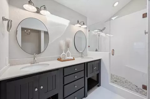 Bath - 1453 Hampton Rd, Grapevine, TX 76051 photo 1 of 2