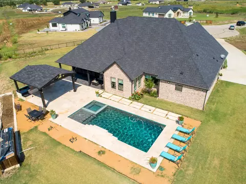 7299 Tom Trl, Krum, TX 76249