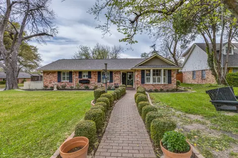 9936 Windlake Cir, Dallas, TX 75238